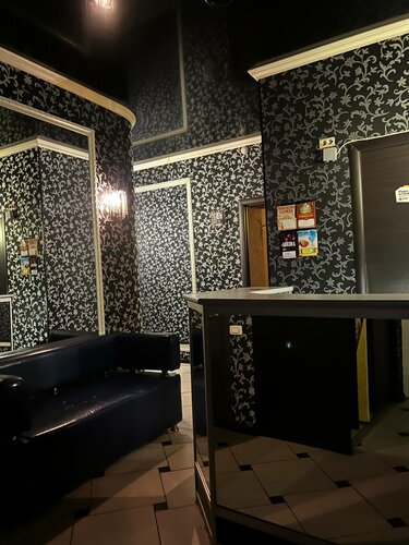 Құл кискаларды жалайды