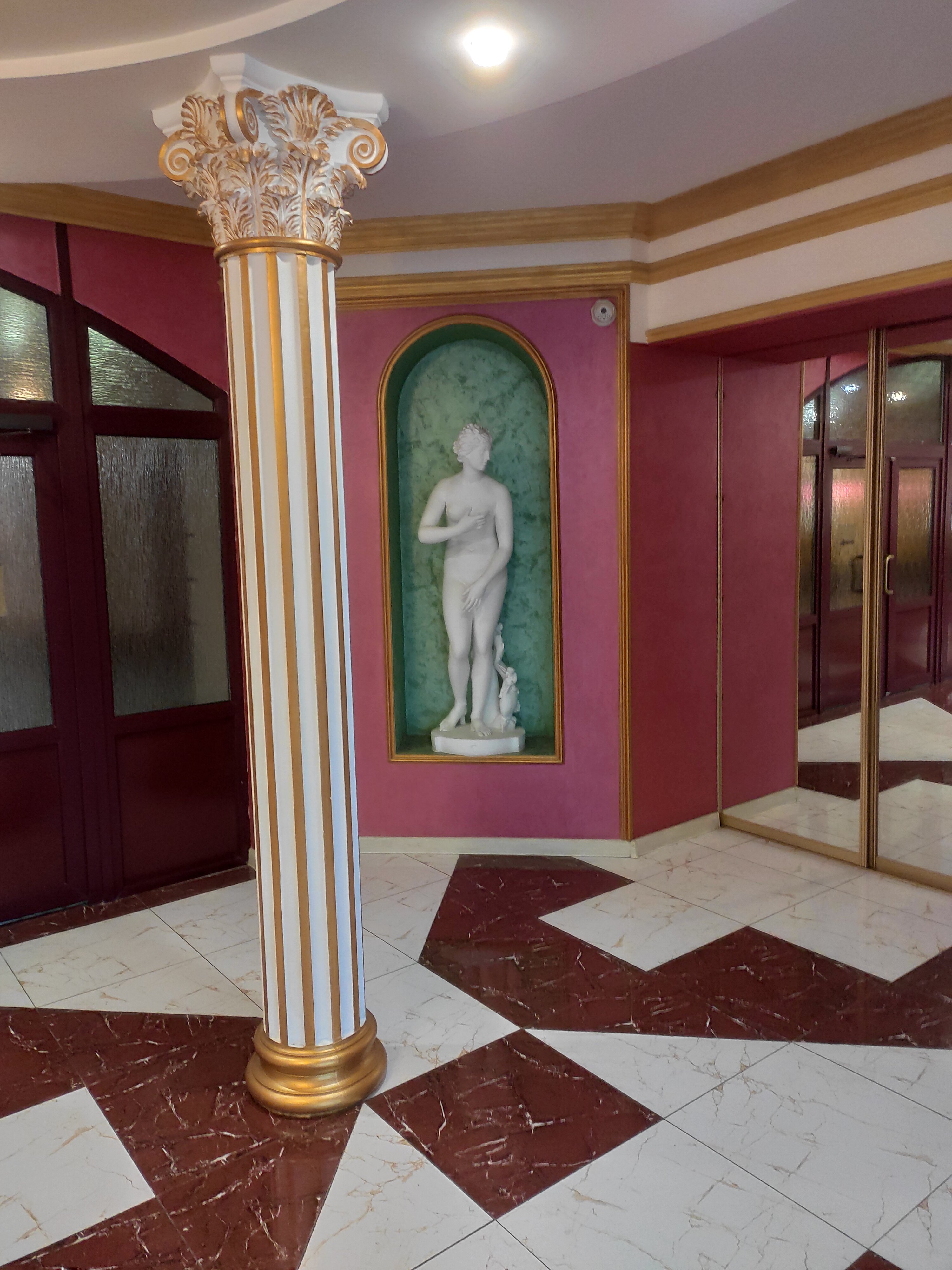 Фото Красная