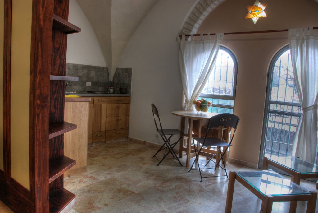 Фото The Market Courtyard - Jerusalem Suites