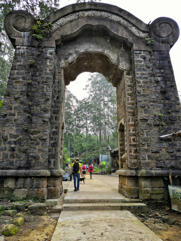 Горная вершина Пик Адама 2243 м, Центральная провинция, фото