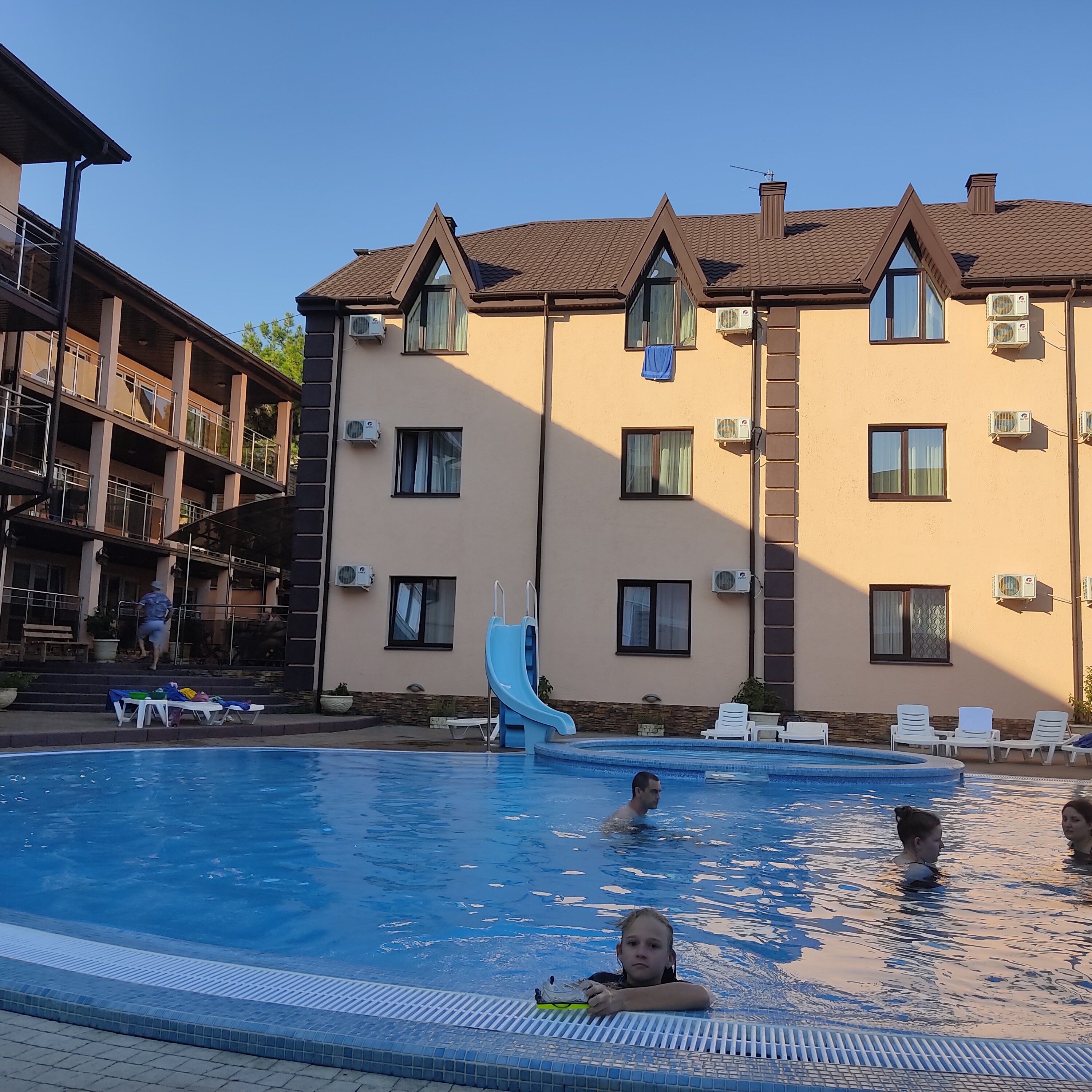 Фото отеля 2