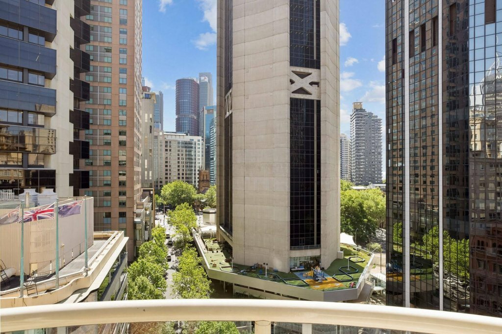 Фото Mantra 2 Bond Street Sydney