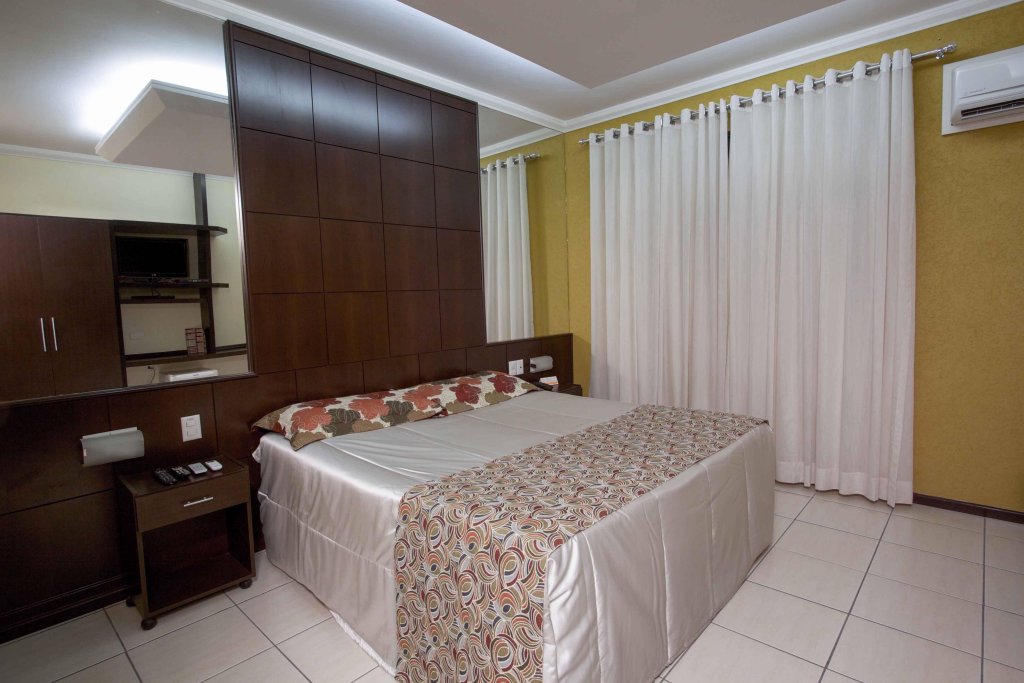 Фото Bristol Exceler Plaza Hotel