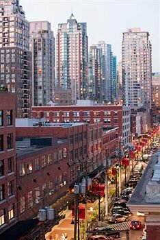 Фото Opus Vancouver