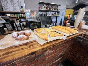 Leonardo (посёлок городского типа Багерово, улица Ленина, 14А), cafe