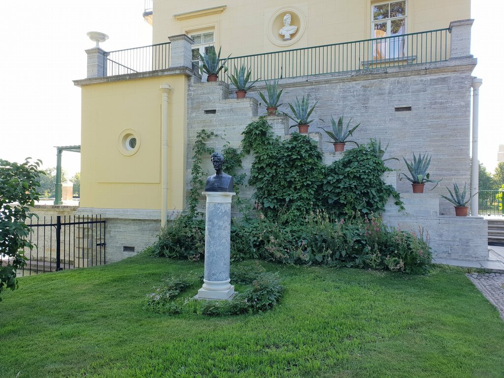 Monument, memorial Бюст архитектора А.И. Штакеншнейдера, Peterhof, photo