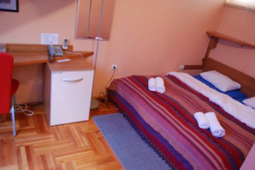 Фото Car Royal Apartments and Rooms