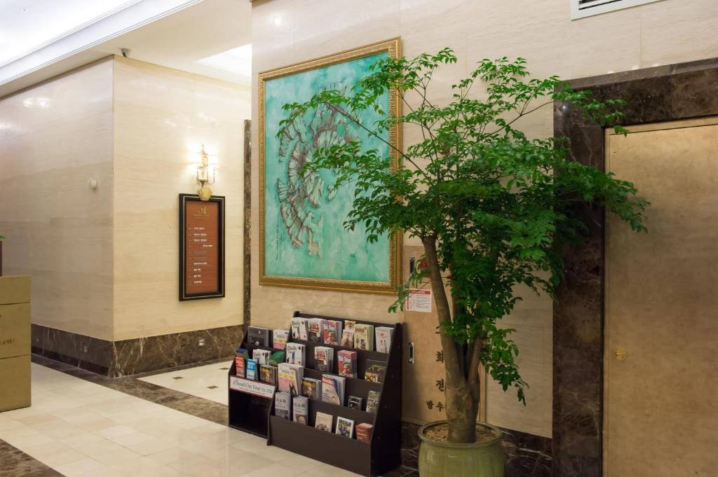 Фото Yeoksam Artnouveau City Hotel and Residence