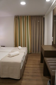 Фото Piraeus Port Hotel