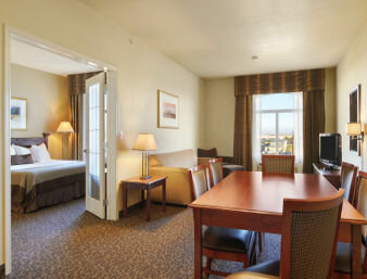 Фото Wingate by Wyndham Edmonton West