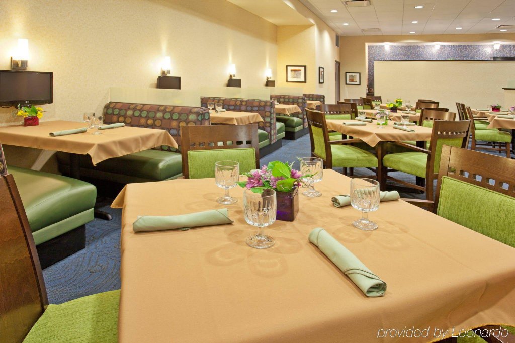 Фото Holiday Inn Hotel & Suites Phoenix Airport, an Ihg Hotel