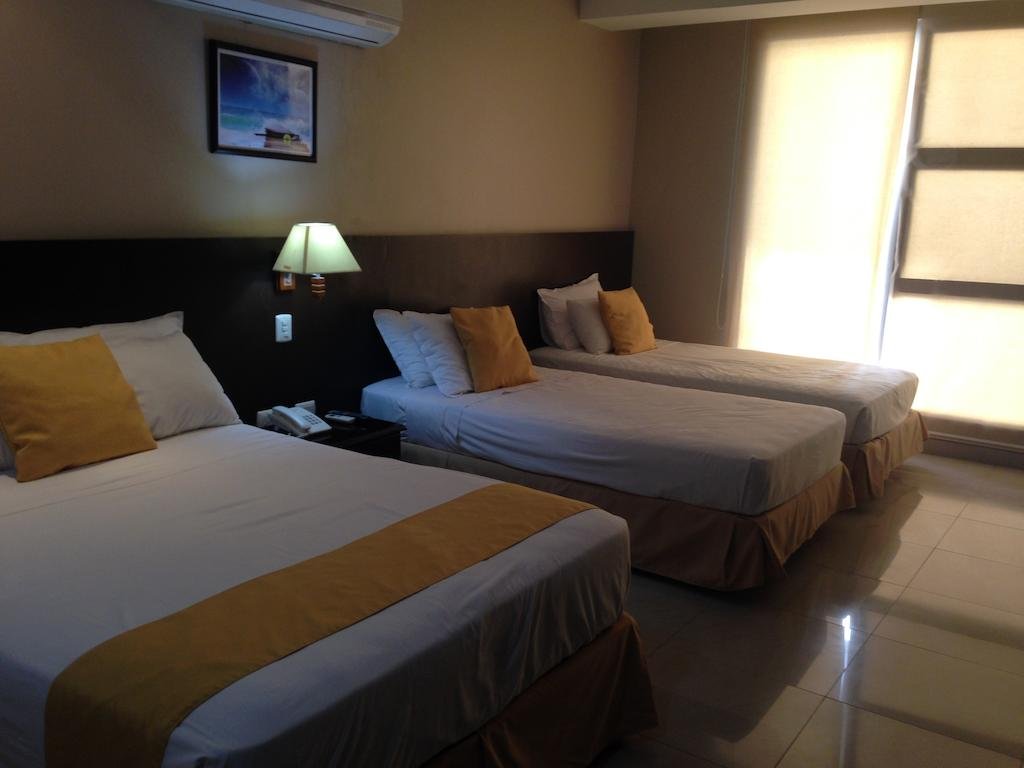 Фото Hotel Los Almendros