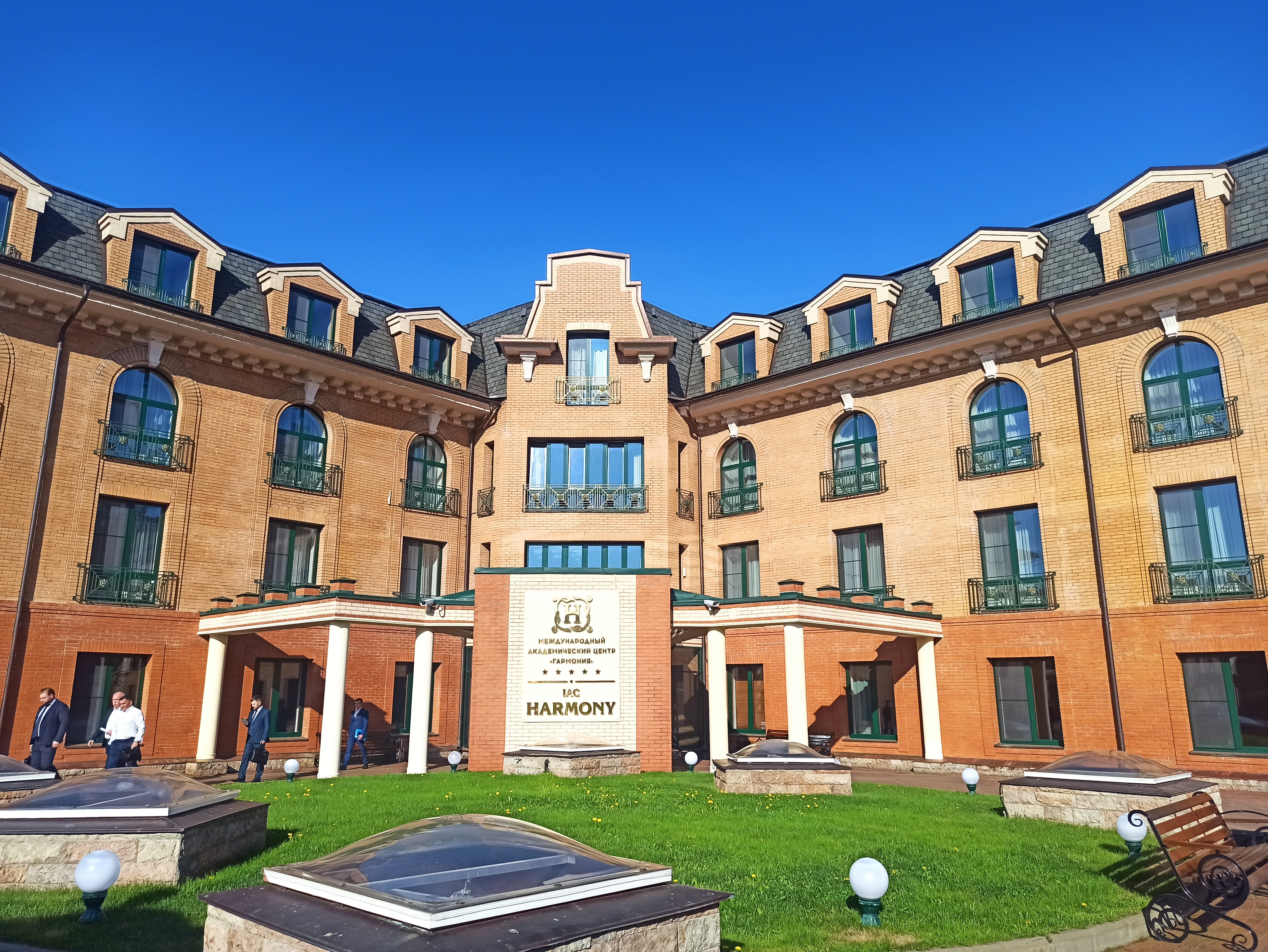 Фото отеля 1