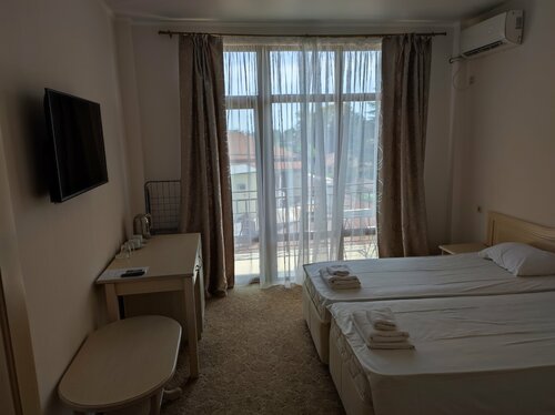 Внешний вид отеля Онтарио в Гагре, фото 4