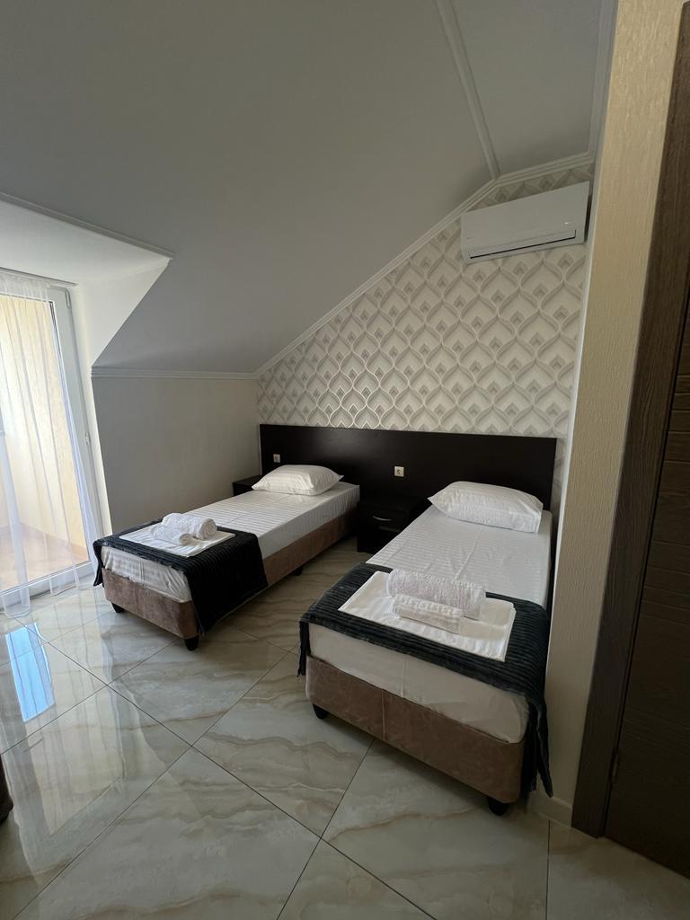 Фото Адонис