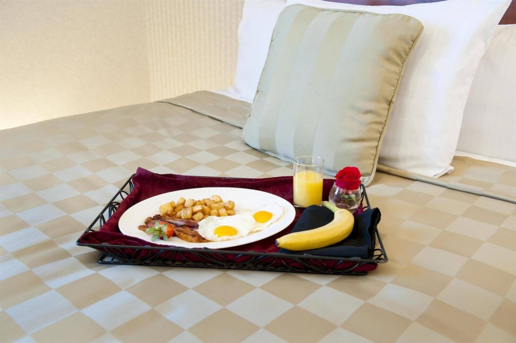 Фото Victoria Inn Hotel and Convention Centre Winnipeg