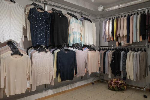 Laura's boutique deals wholesale