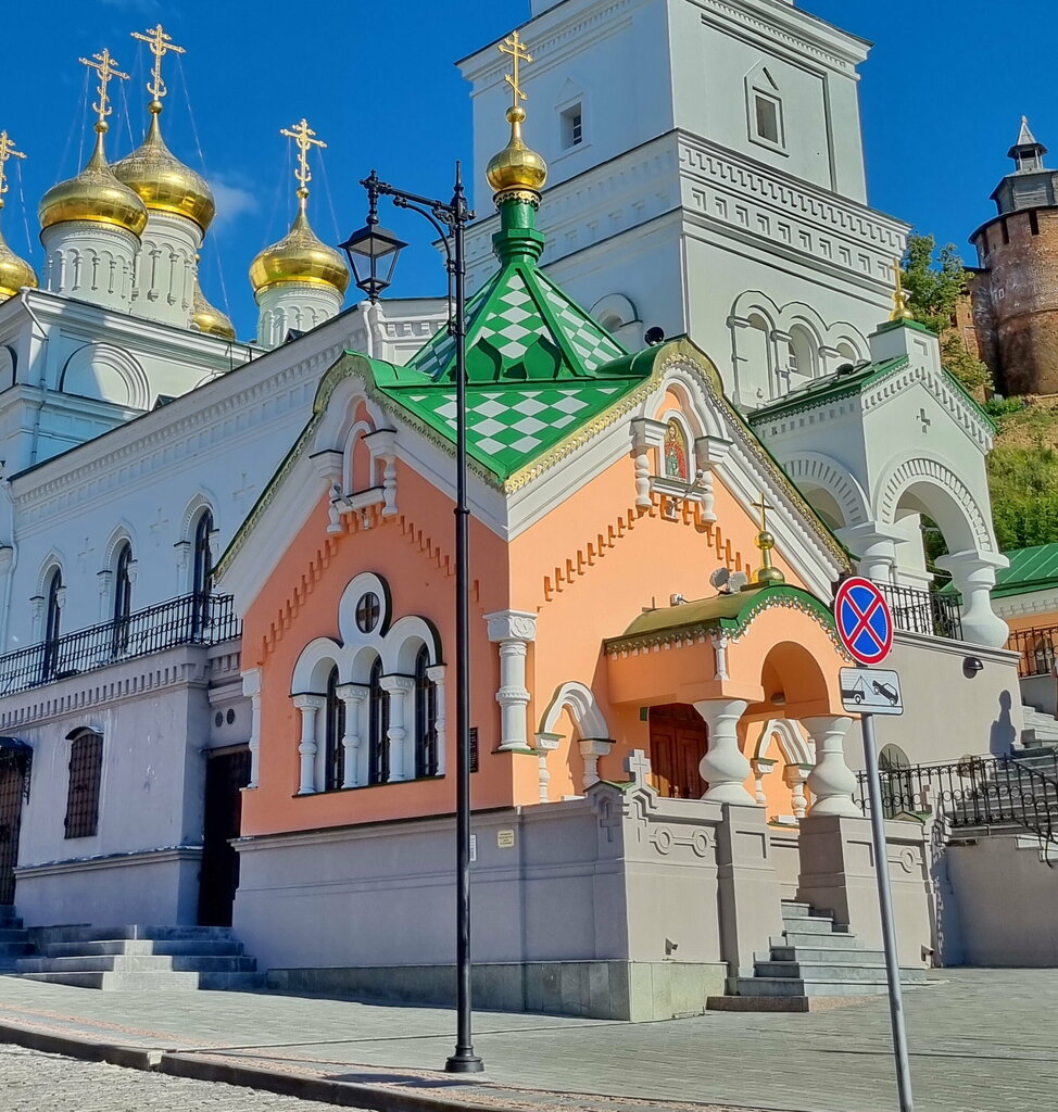 Chapel, memorial cross Часовня Рождества Иоанна Предтечи в память кончины Александра II, Nizhny Novgorod, photo