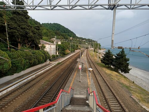 Tren istasyonu Chemitokvadzhe Station, Soçi, foto
