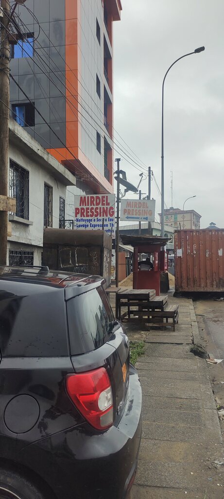 Laundry Mirdel pressing, Douala, photo