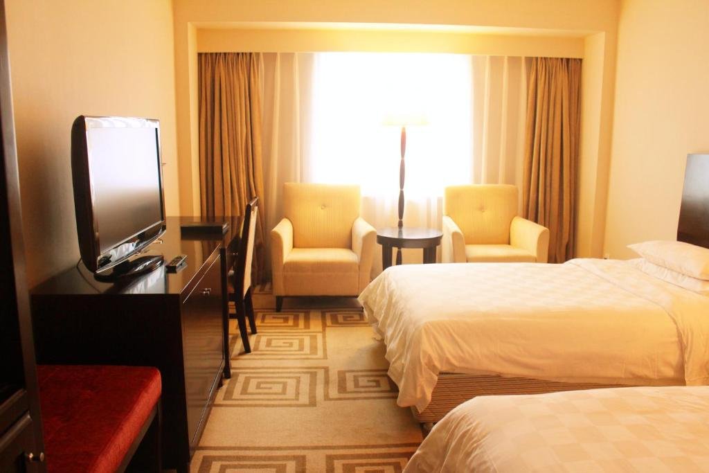 Фото Beijing Continental Grand Hotel
