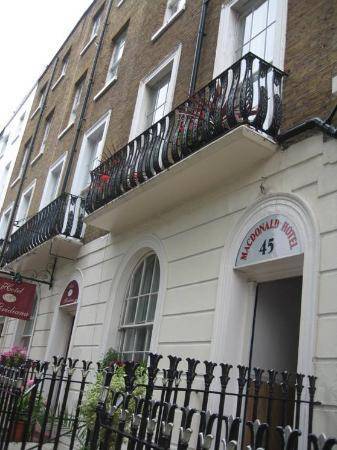 Фото MacDonald Hotel