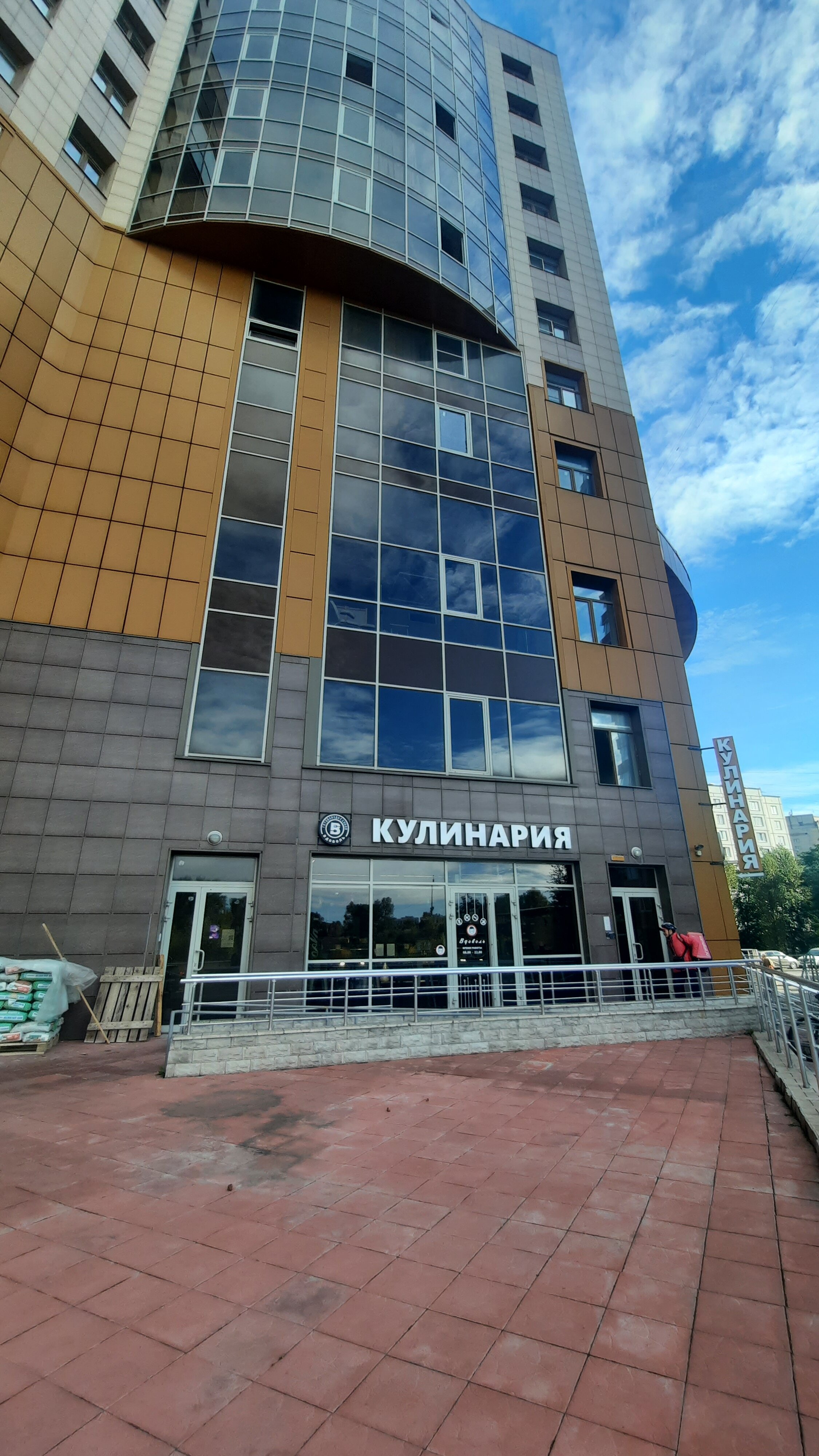 Фото Демократ на Краснопутиловской 111