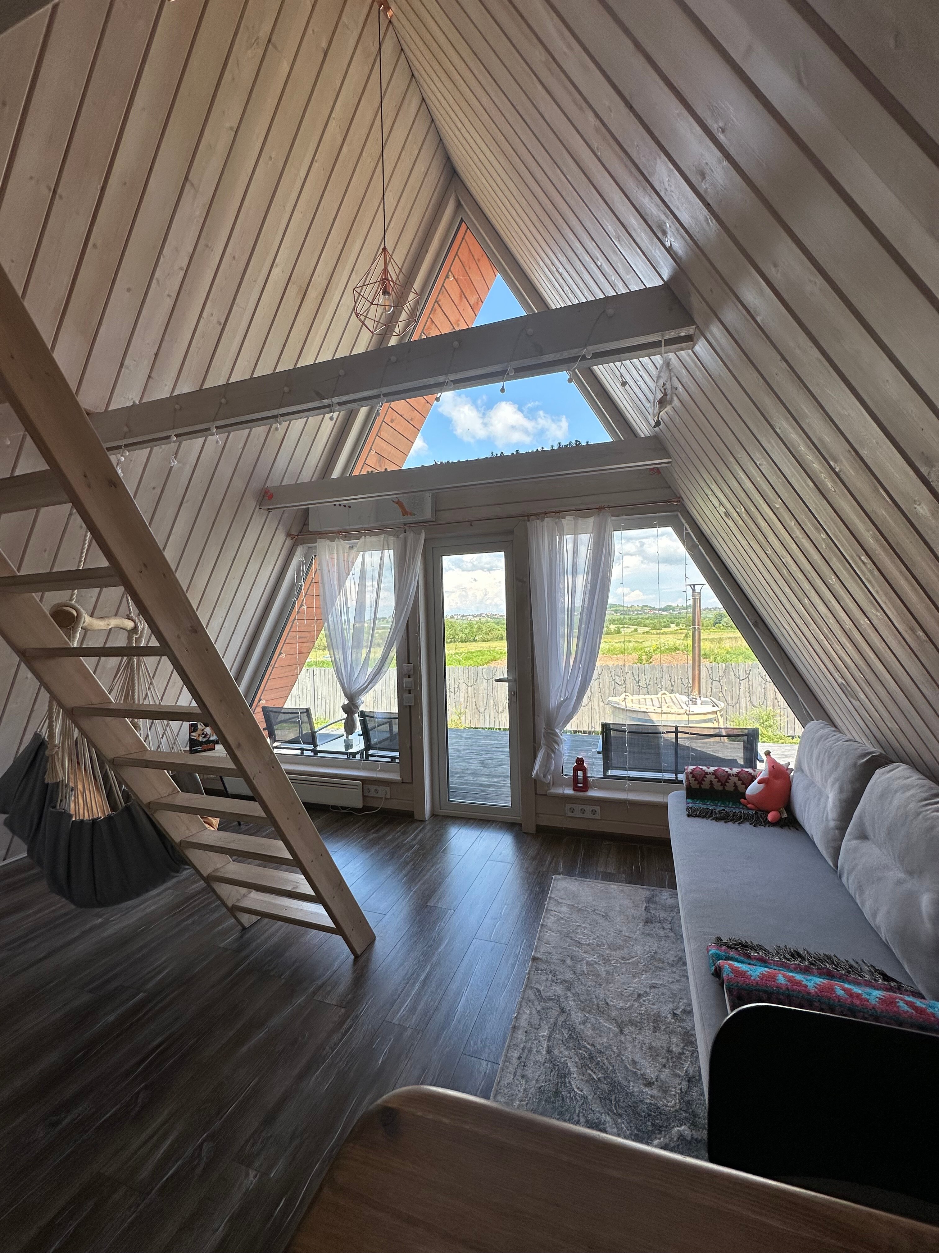 Фото Лиса в шалаше