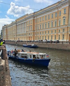 Shipping company Neptun (Saint Petersburg, Moyka River Embankment), alquiler de barcos a motor
