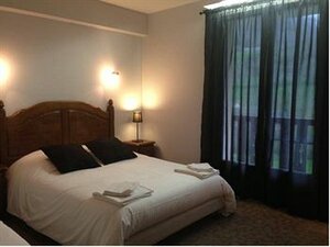Hotel le Brunet (Auvergne-Rhône-Alpes, Cantal, Arrondissement d'Aurillac, Mandailles-Saint-Julien, Le Bourg), hotel