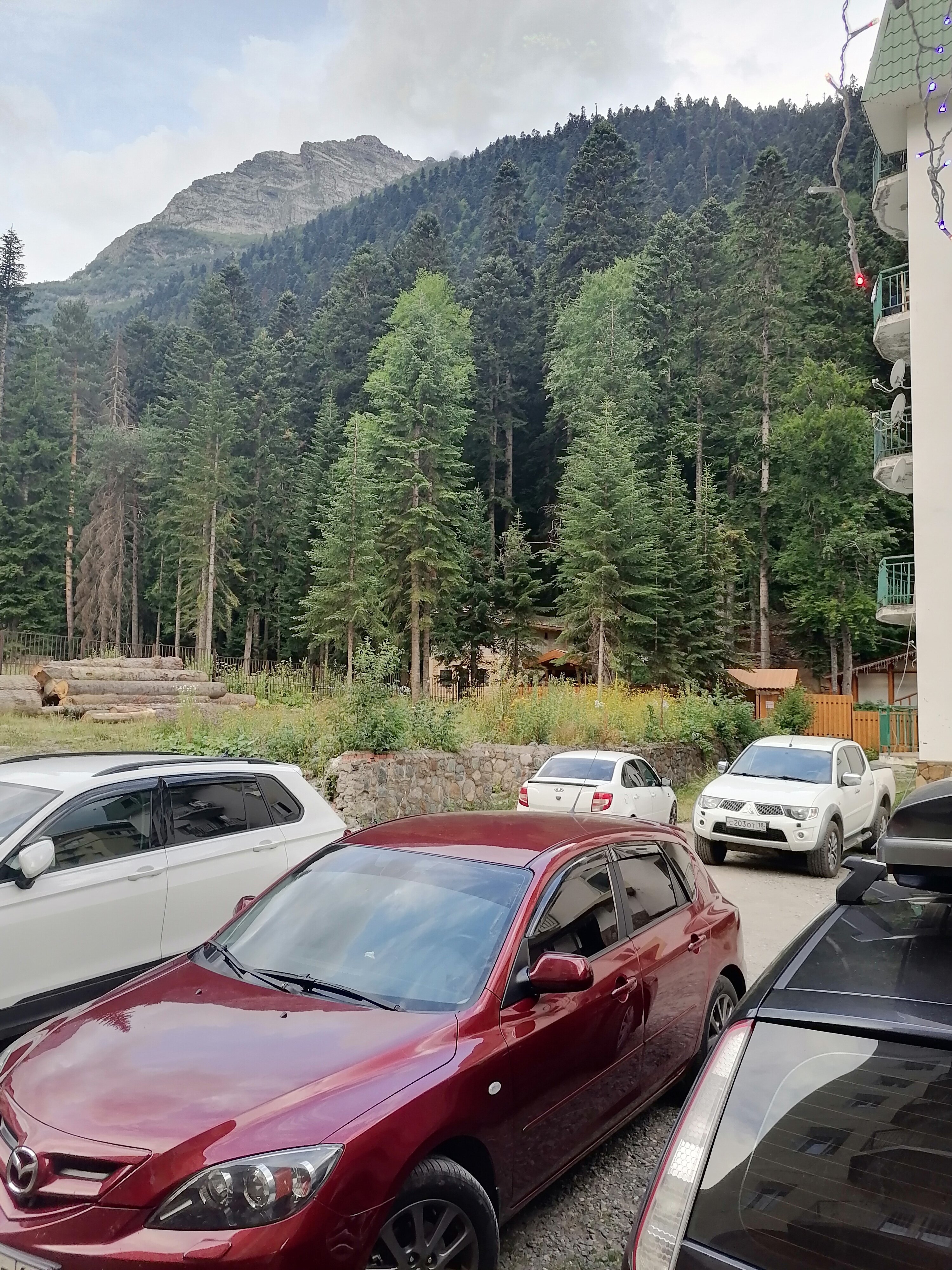 Фото Домик в лесу