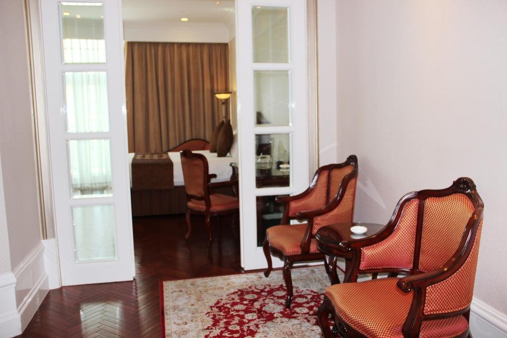 Фото Oriental Riverside Hotel Shanghai (Shanghai International Convention Center)