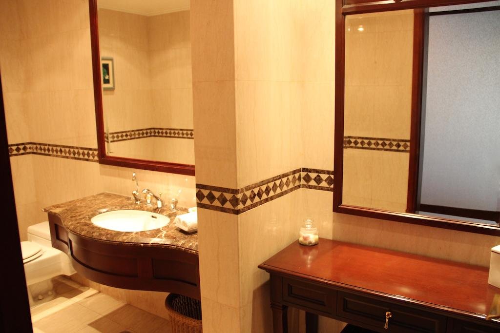 Фото Oriental Riverside Hotel Shanghai (Shanghai International Convention Center)