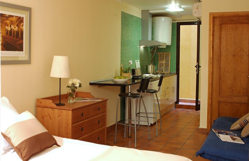 Фото AinB Las Ramblas-Guardia Apartments