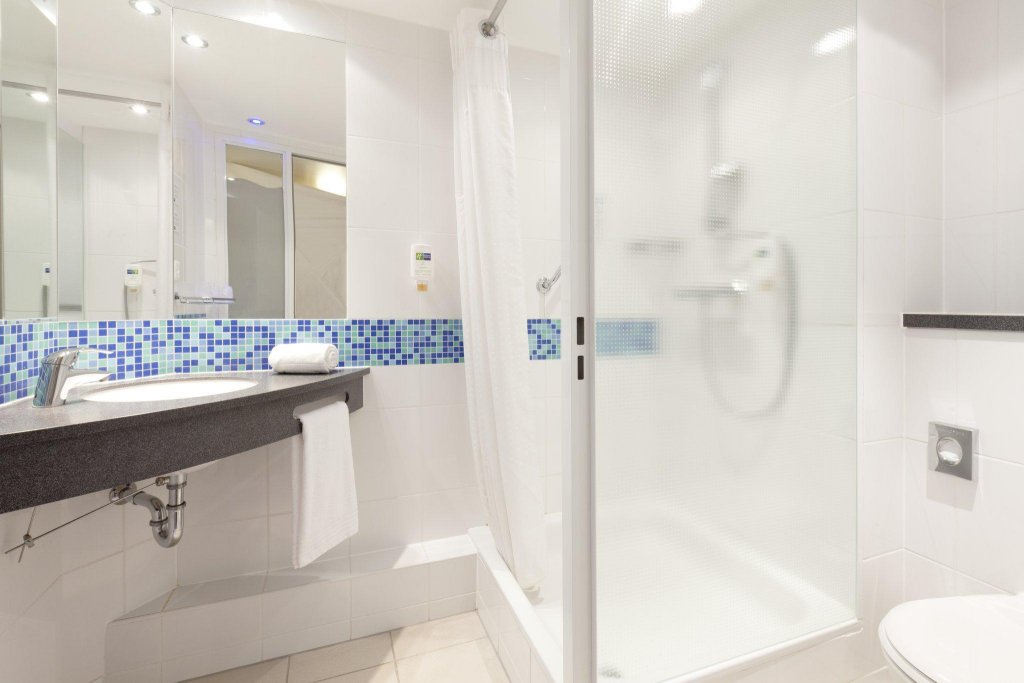 Фото Holiday Inn Express Zurich Airport, an Ihg Hotel