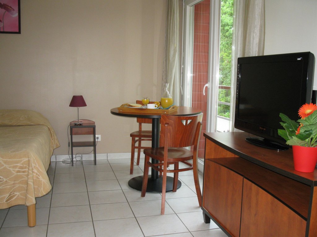 Фото Zenitude Hôtel-Résidences Nantes - La Beaujoire