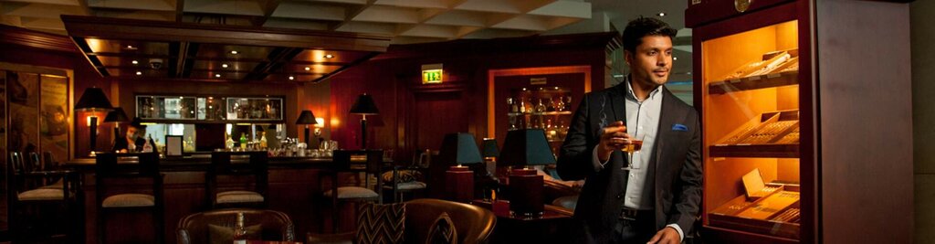 Bar, pub The Balcony, Dubai, photo