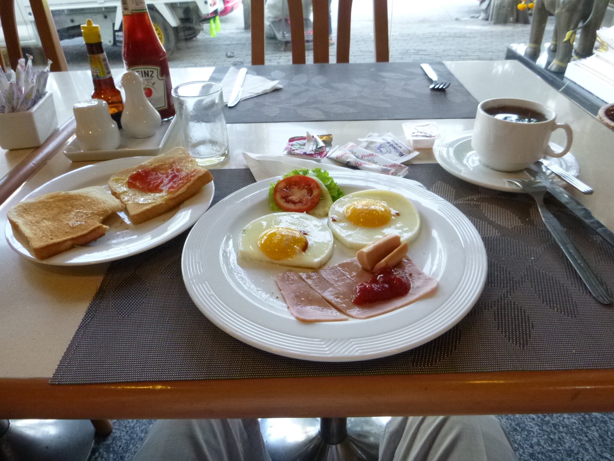 Фото Samran Place Hotel