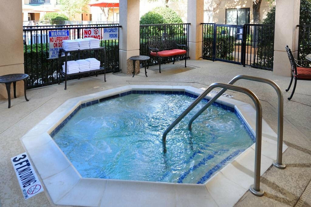 Фото Courtyard by Marriott Plano in Legacy Park