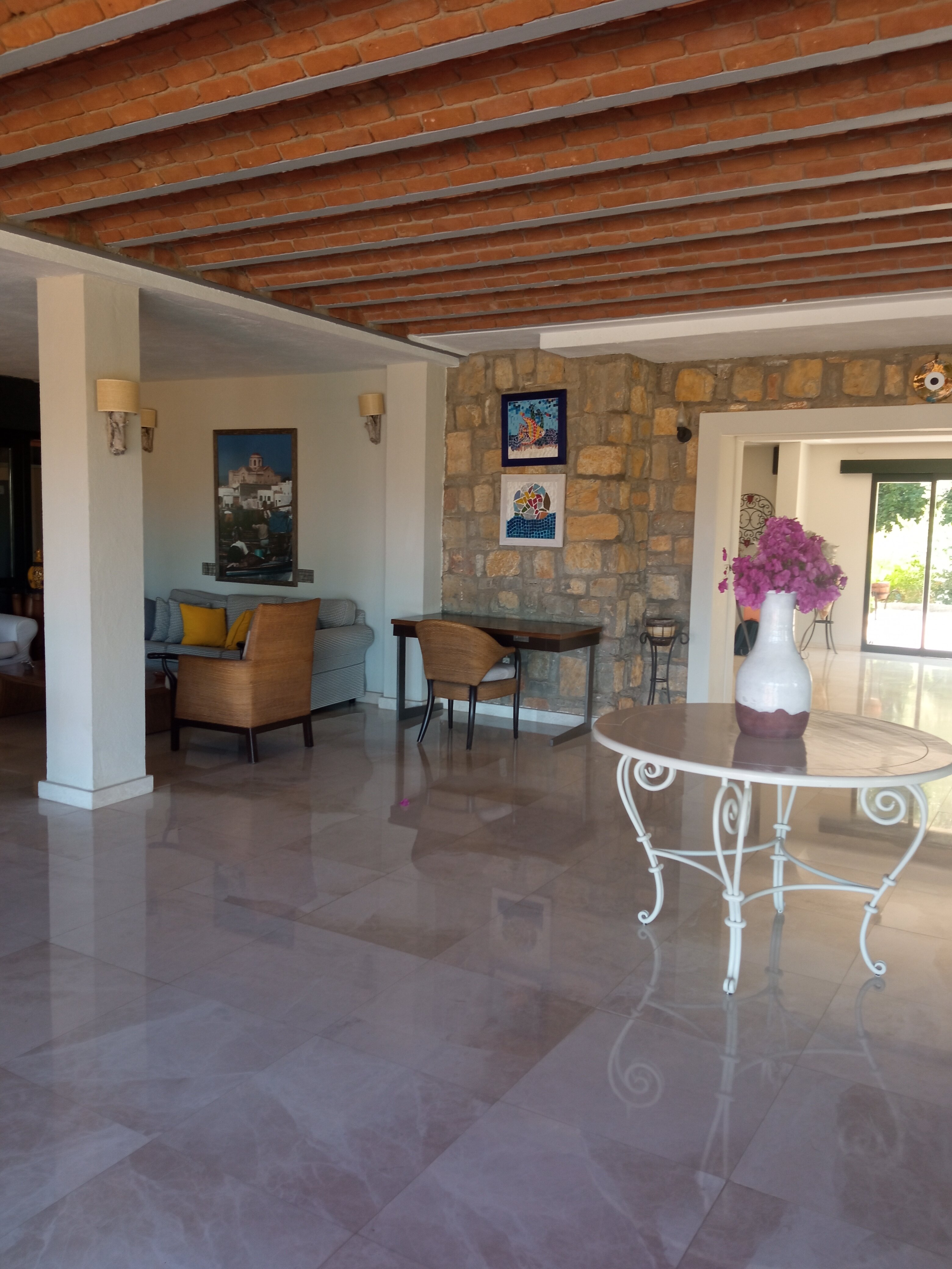 Фото Zeytinada Hotel