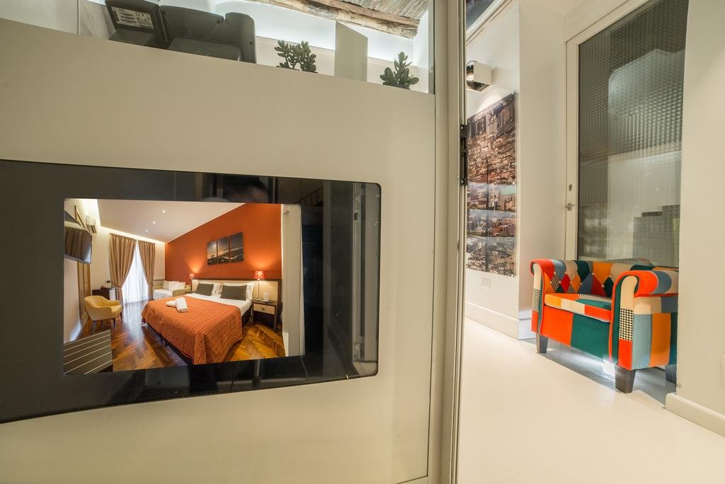 Фото Napoli Chiaia 32 Deluxe Residence