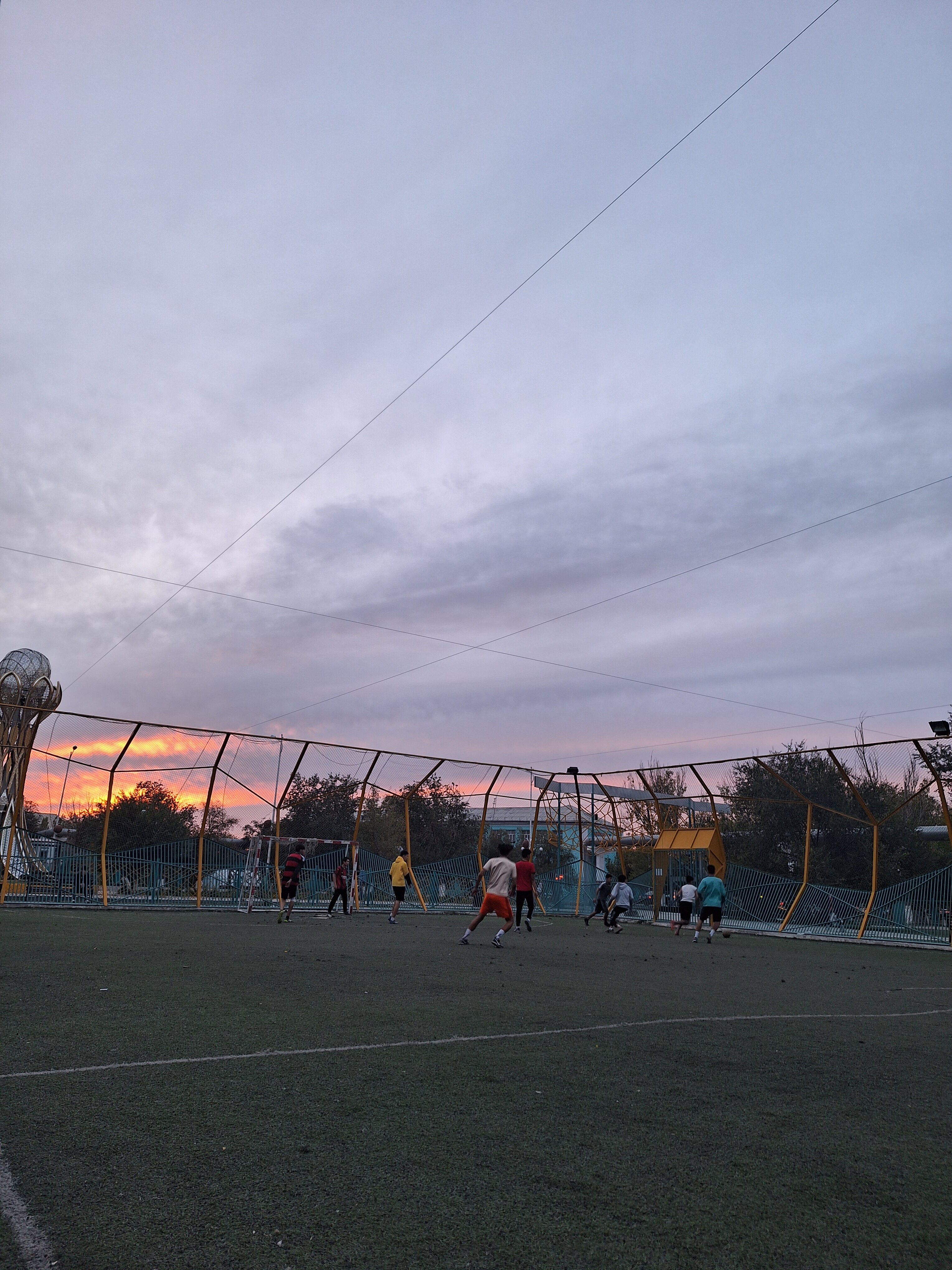 Әдемі киска жақын