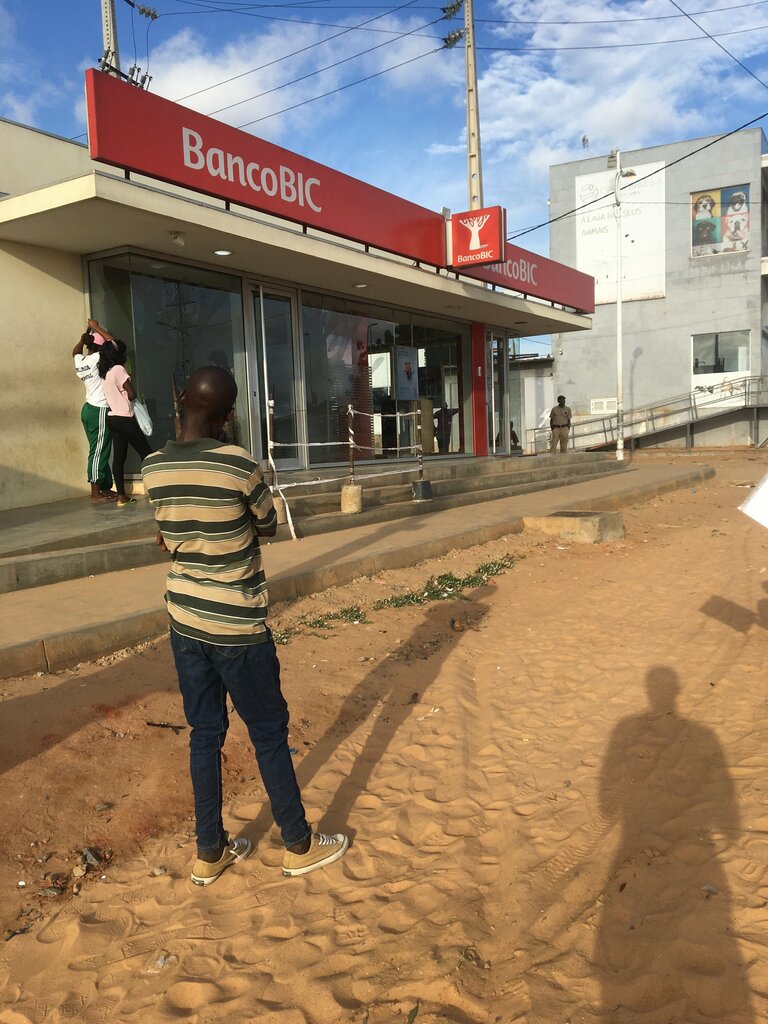 ATM Banco 11 de Novembro, Loanda, photo