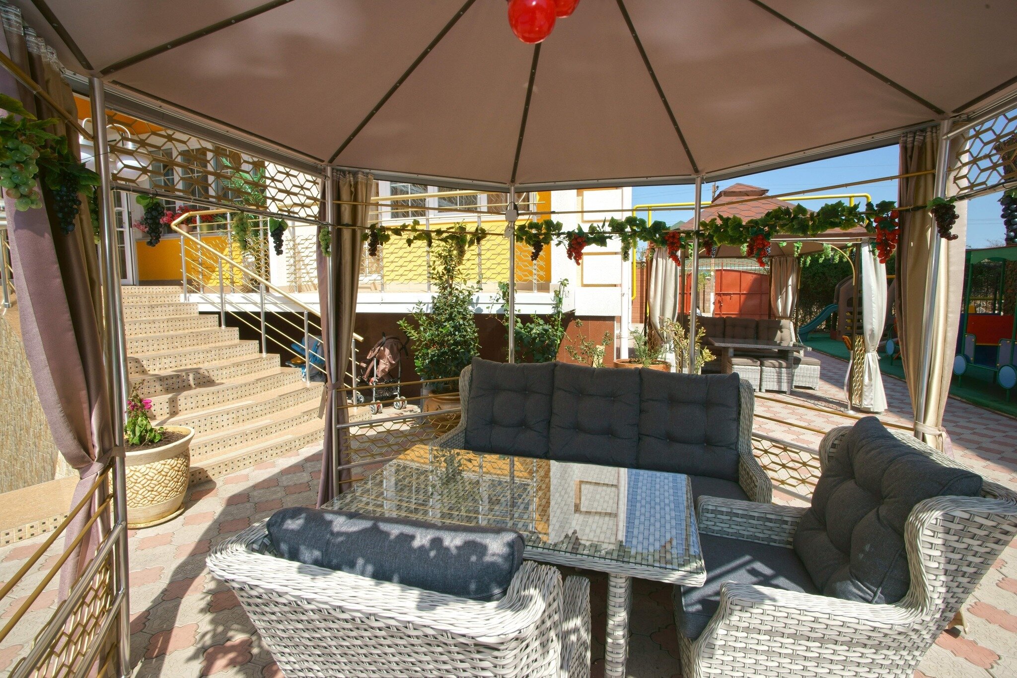 Фото отеля 2