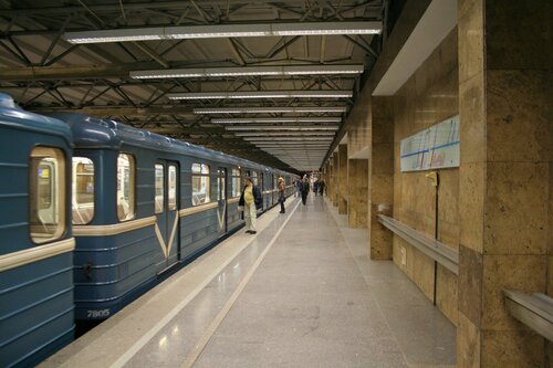 Kupchino (Vitebskiy Avenue No:108, Saint Petersburg), metro istasyonu  Saint‑Petersburg'dan