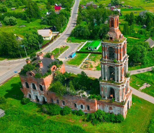 كنيسة أرثوذكسية Tserkov Troitsy Zhivonachalnoy V Nekouze ، مقاطعة ياروسلافل، صورة