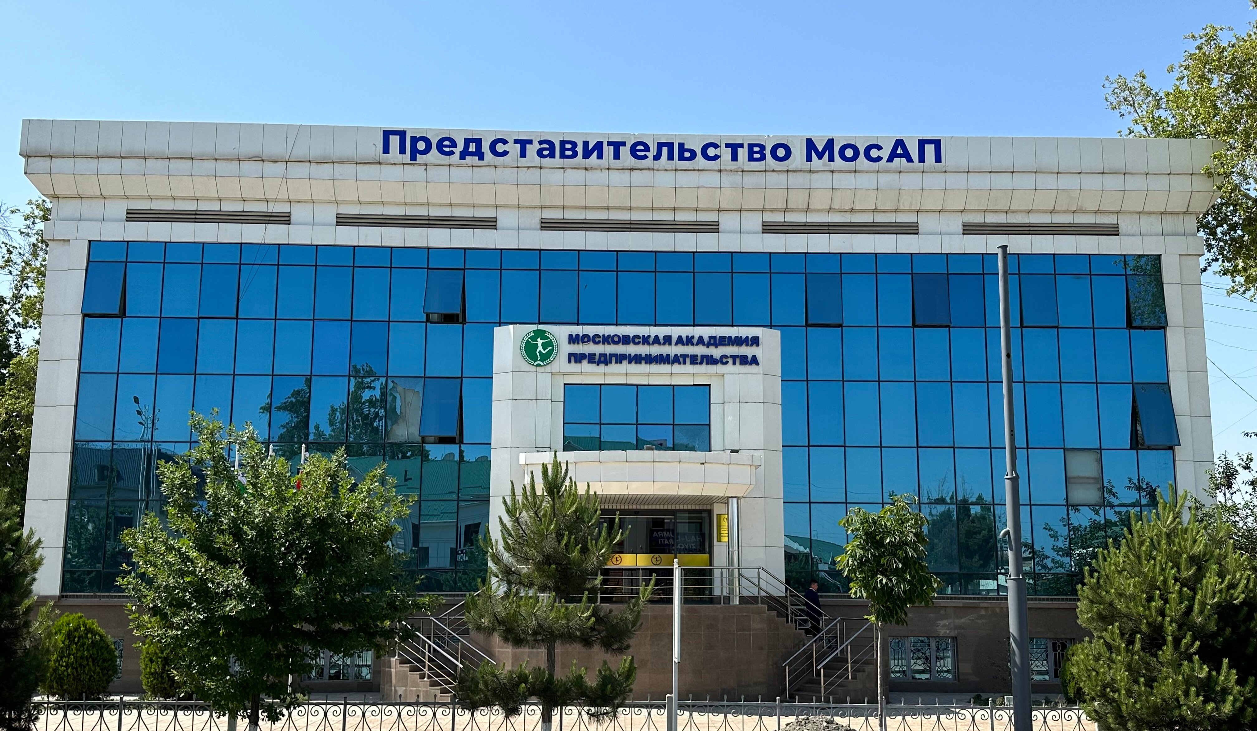 Erini plyajda onanizm qiladi