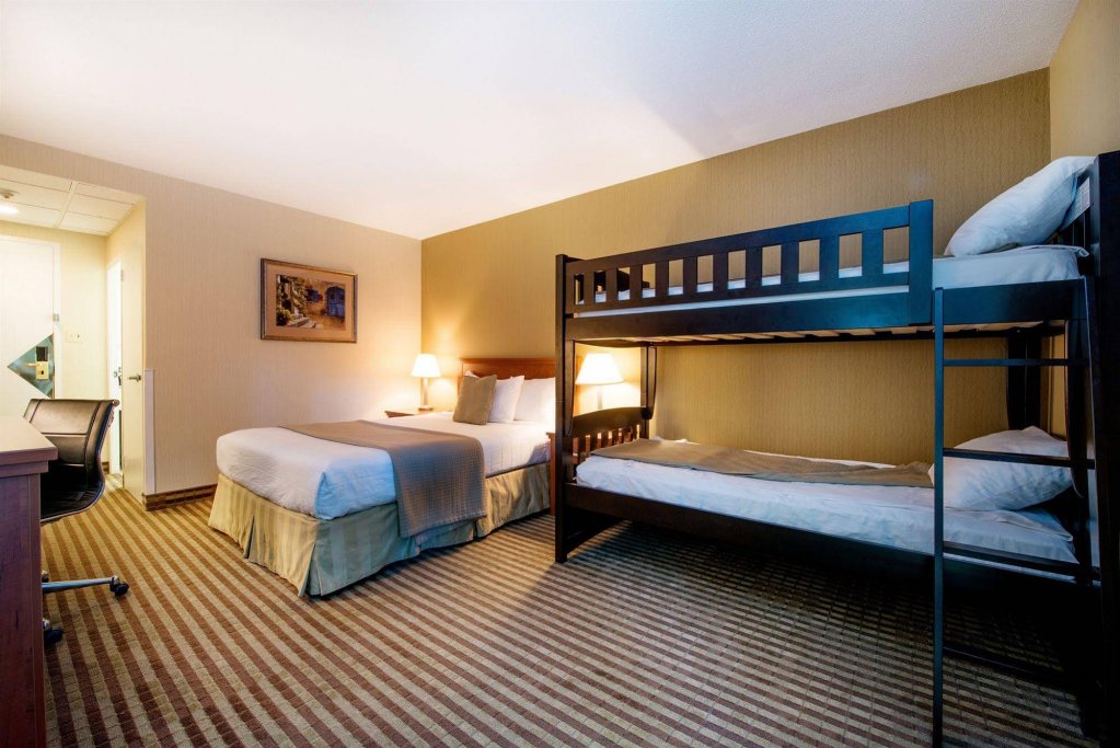 Фото Victoria Inn Hotel and Convention Centre Winnipeg