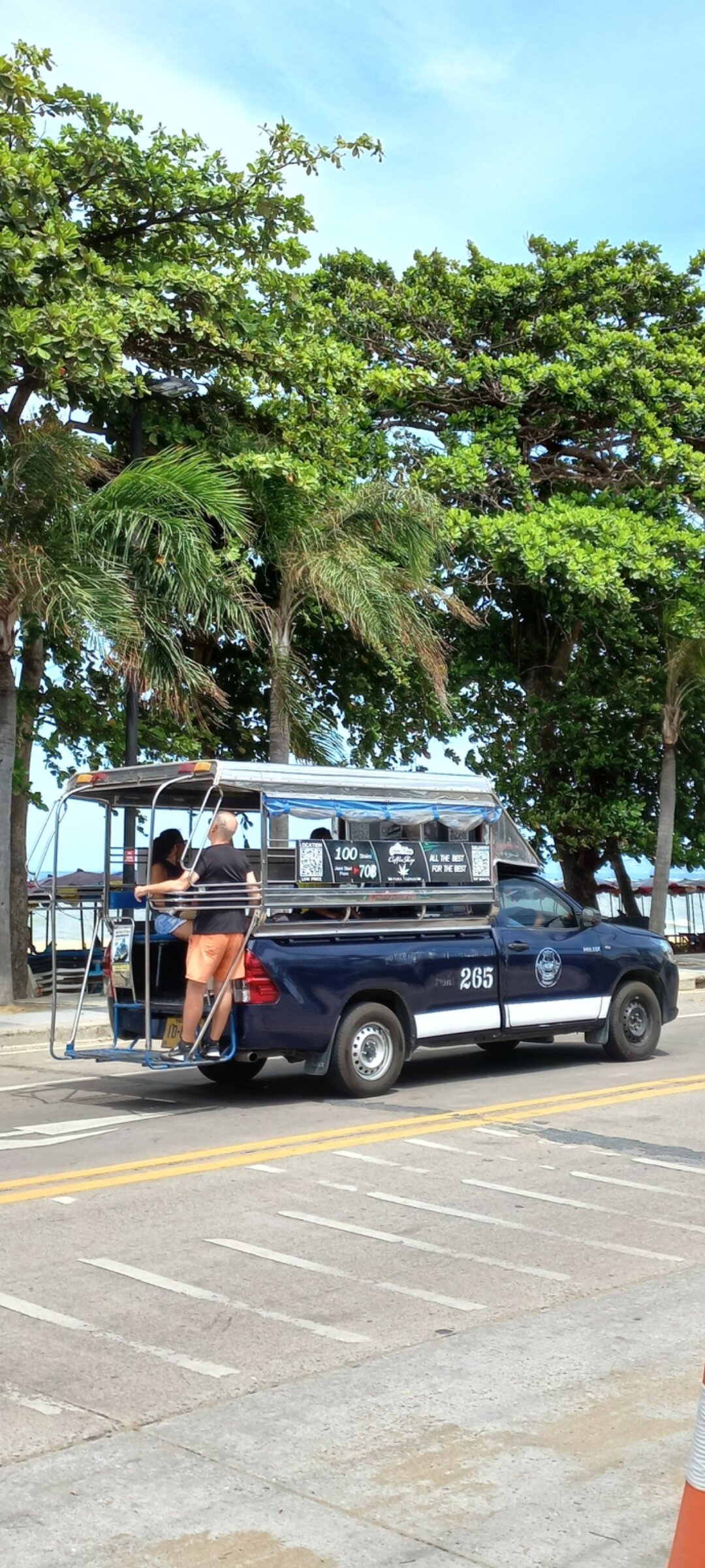 Фото Sea Breeze Jomtien Resort