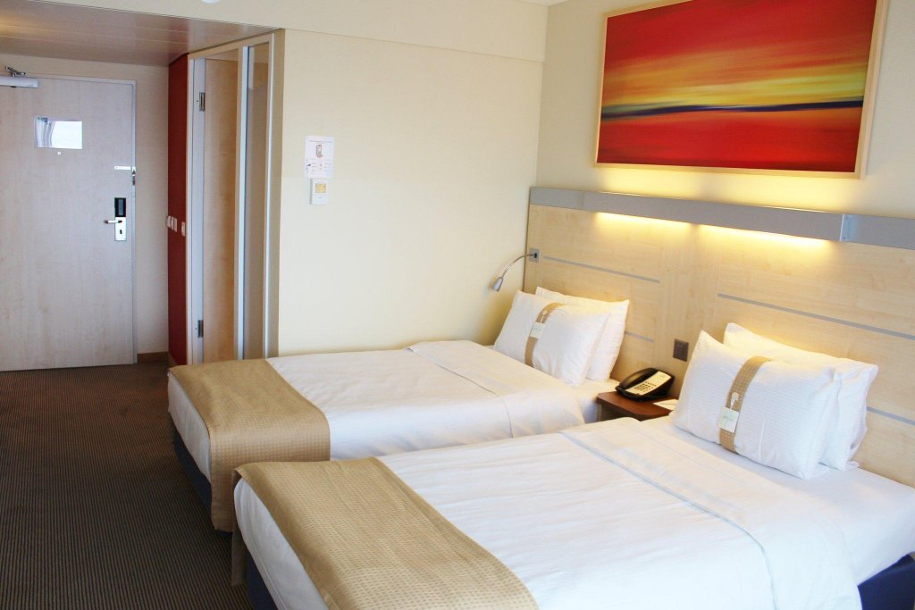 Фото Holiday Inn Express Zurich Airport, an Ihg Hotel